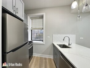 442 W Belden Ave, Unit A04C in Chicago, IL - Building Photo - Building Photo