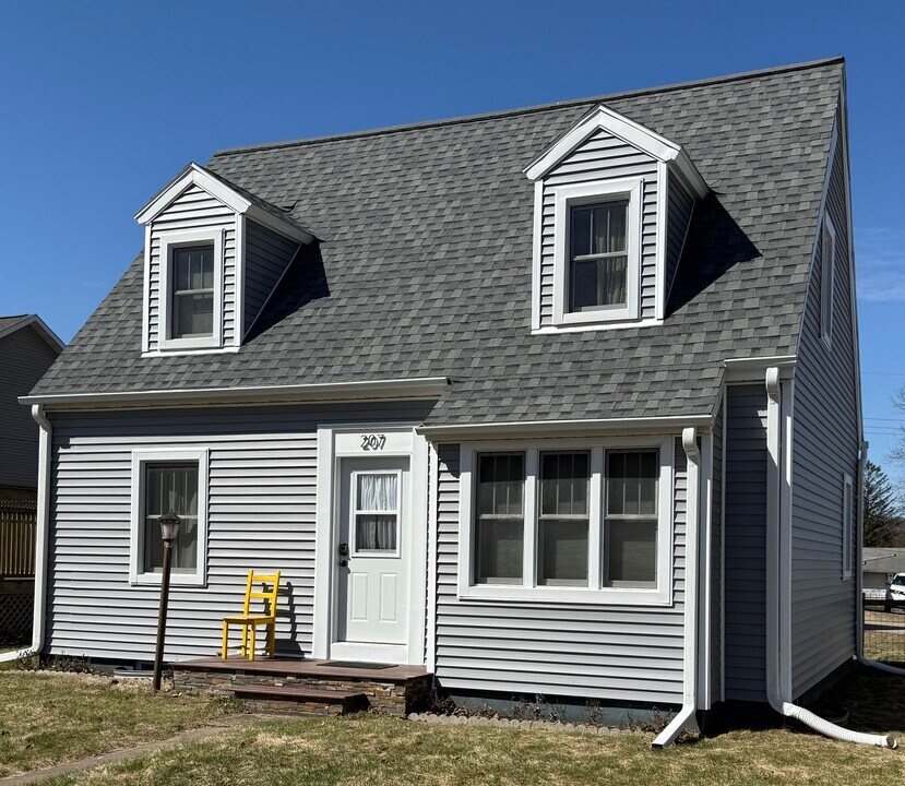 207 Hiawatha St in Coon Valley, WI - Building Photo
