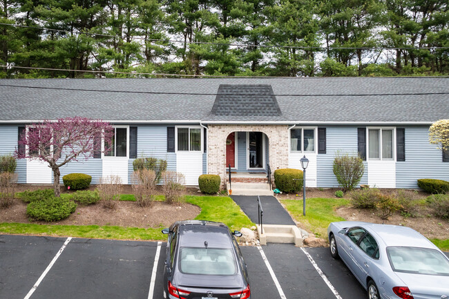 Pleasant View in Smithfield, RI - Foto de edificio - Building Photo