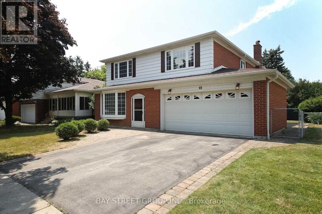 69 Shellamwood Trail in Toronto, ON - Building Photo