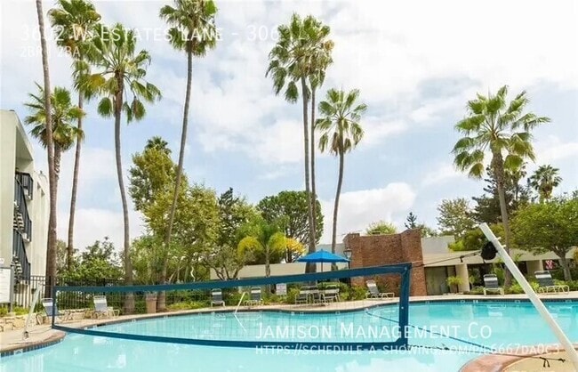 3602 W Estates Ln in Rolling Hills Estates, CA - Foto de edificio - Building Photo