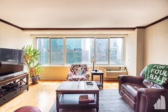 211 E Ohio St, Unit #2713 in Chicago, IL - Foto de edificio - Building Photo