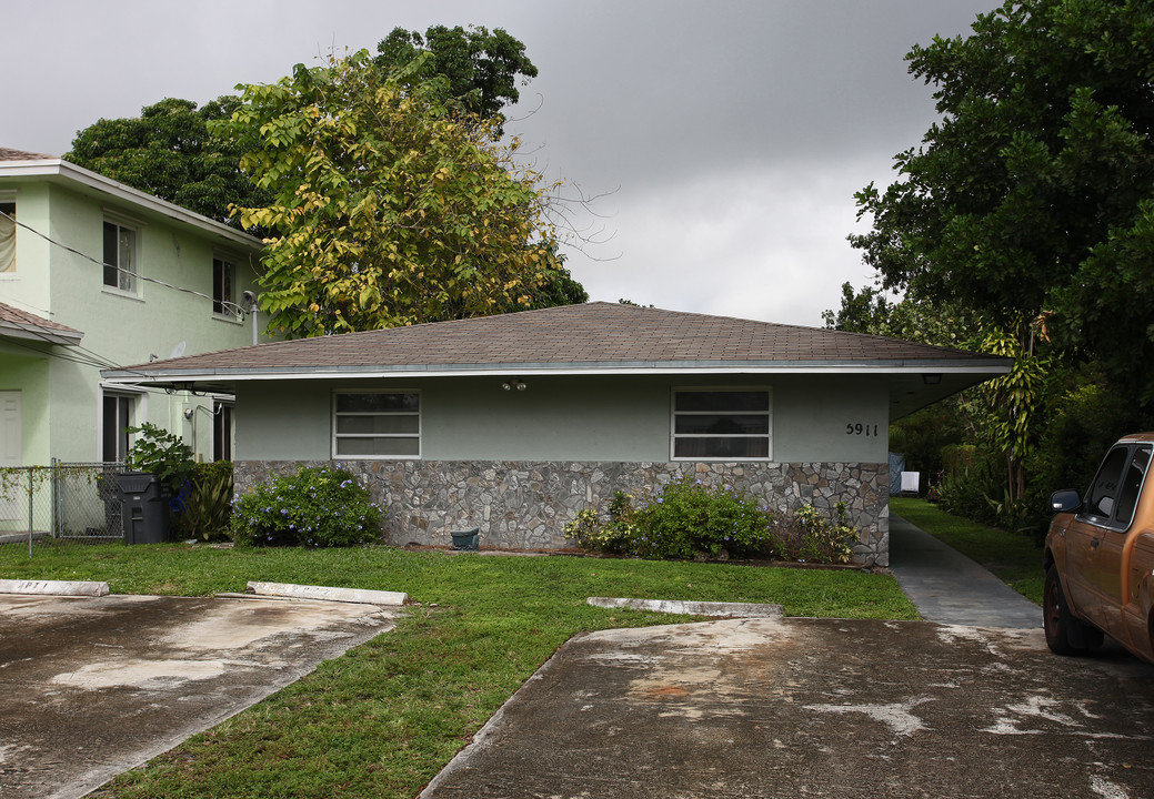 5911 Fillmore St in Hollywood, FL - Building Photo