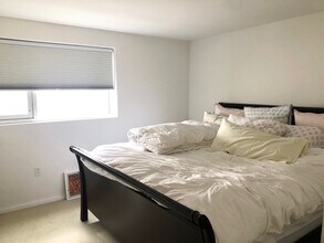 1 Earhart St, Unit 7-16 in Cambridge, MA - Foto de edificio - Building Photo