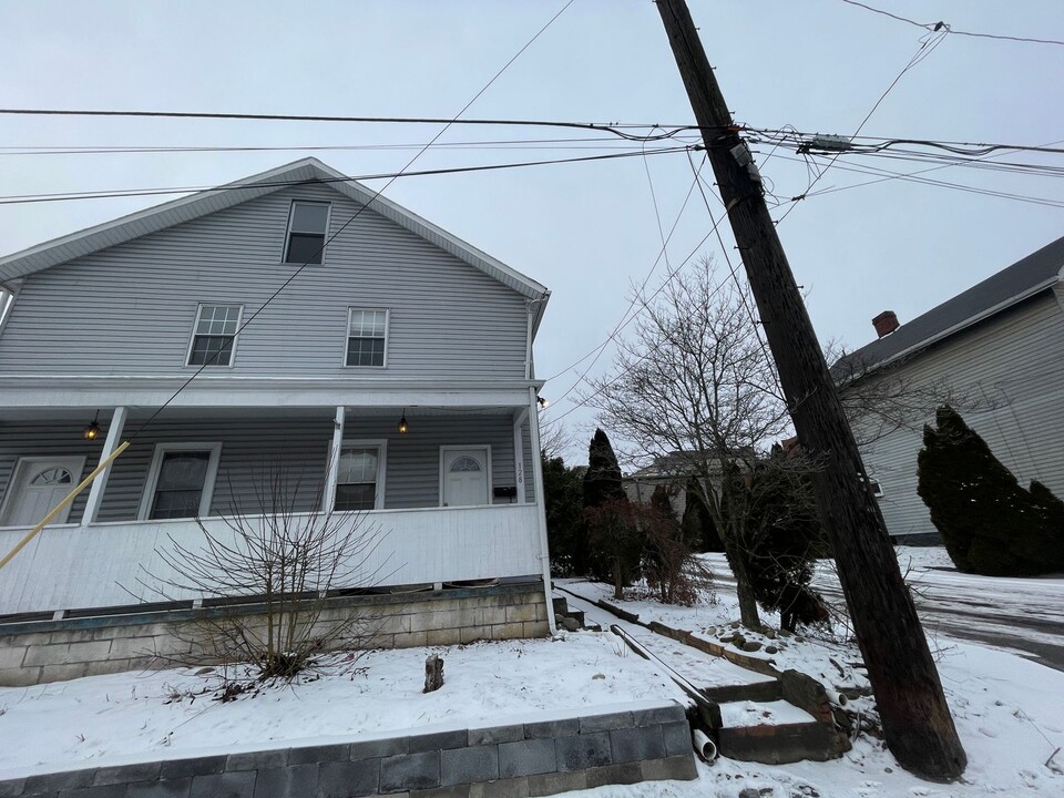 128 Railroad St in Monongahela, PA - Building Photo