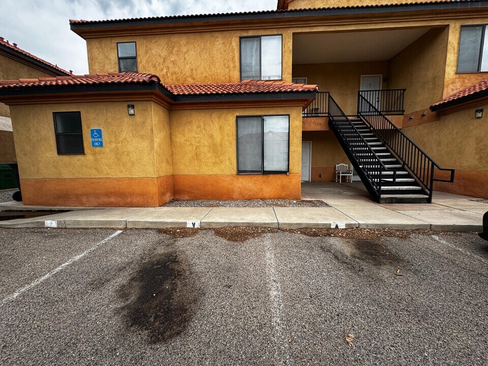 1105 Meadowlark Way SE in Rio Rancho, NM - Building Photo