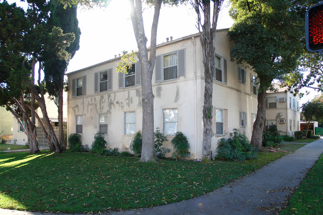 1140 E Garfield Ave in Glendale, CA - Building Photo - Building Photo