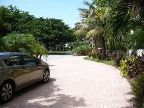 1800 Sans Souci Blvd, Unit 225 in North Miami, FL - Building Photo - Building Photo