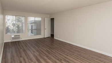 Woodridge Apartments in Northridge, CA - Building Photo - Interior Photo