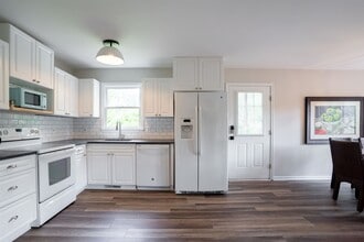 116 Lake Forest Dr in Eatonton, GA - Building Photo - Building Photo