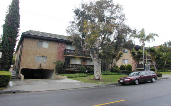 10914 Rose Ave in Los Angeles, CA - Building Photo