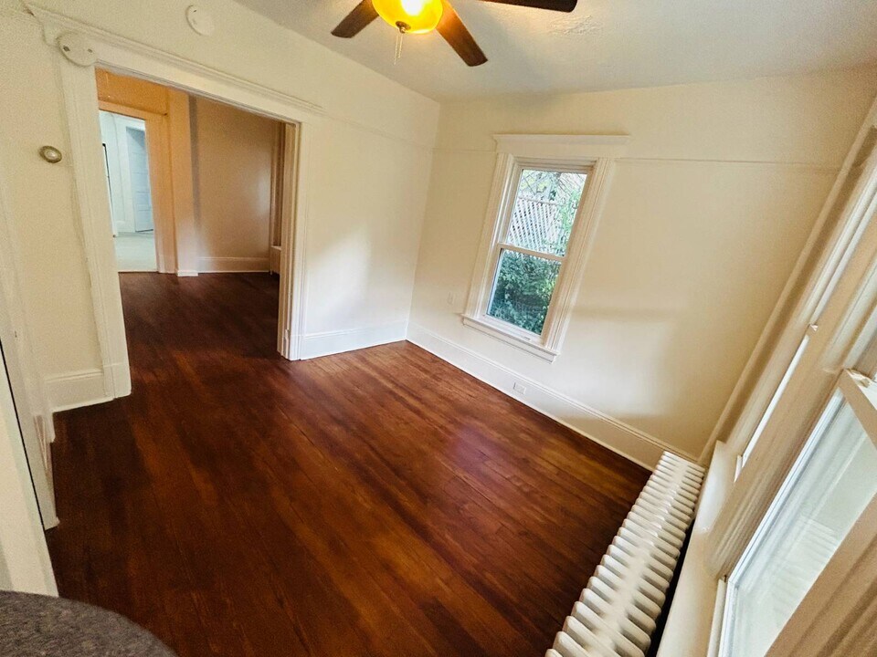 133 Berry Hill Rd in Oyster Bay, NY - Building Photo