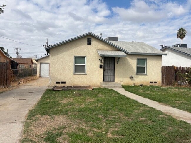 717 El Sereno Dr in Bakersfield, CA - Building Photo - Building Photo