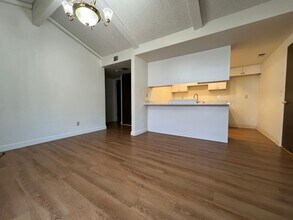 1208 Wayland Ave in Sacramento, CA - Building Photo - Building Photo