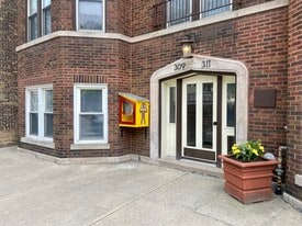311 W Harrison St in Oak Park, IL - Building Photo