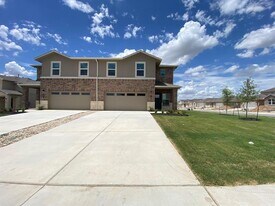 404 Baum Dr in Georgetown, TX - Building Photo