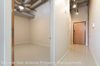 1331 S Flores St-Unit -Unit #207 in San Antonio, TX - Building Photo - Building Photo