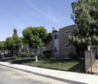 222 E Avenue Q7 in Palmdale, CA - Foto de edificio - Building Photo