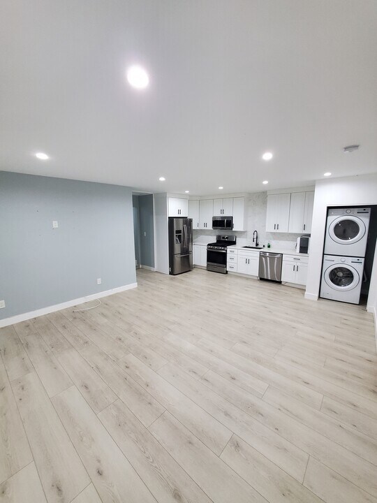 22139 Hackney St in Los Angeles, CA - Building Photo