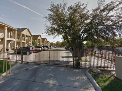 2201 E Travis St, Unit #104 in Laredo, TX - Building Photo - Building Photo