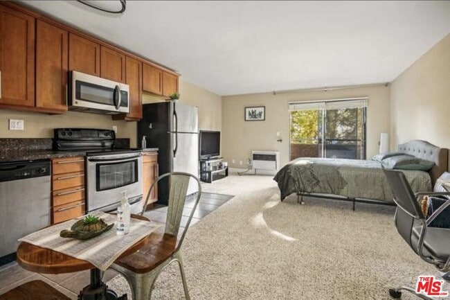 property at 10982 Roebling Ave