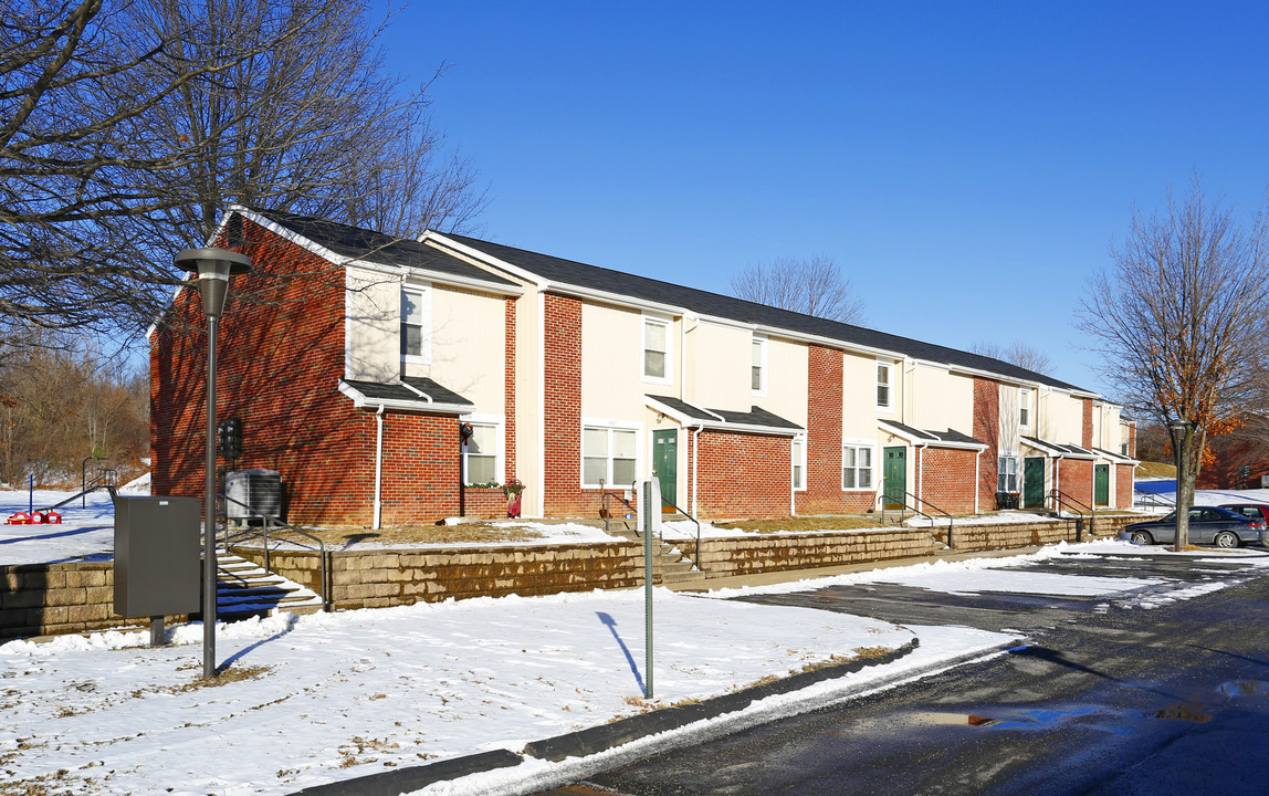 Surrey Hill Apartments in Uniontown, PA - Building Photo