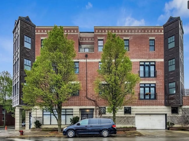 2505 W George St, Unit 2 in Chicago, IL - Foto de edificio - Building Photo