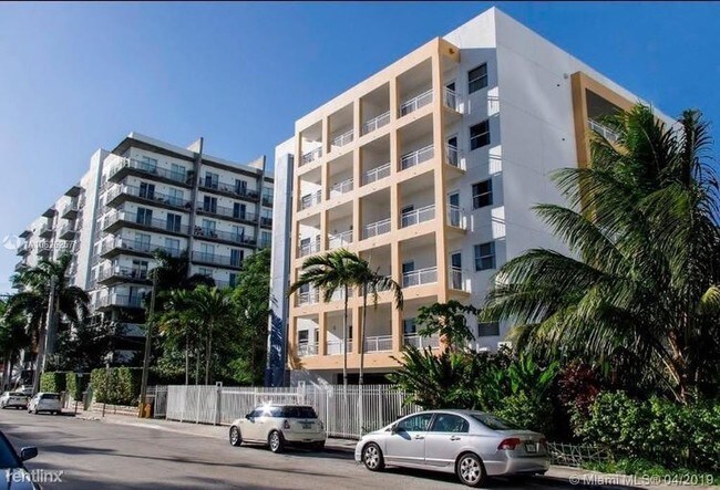 471 NE 25th St-Unit -Apt 304 in Miami, FL - Building Photo - Building Photo