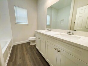 2218 Bringhurst St, Unit B in Houston, TX - Building Photo - Building Photo