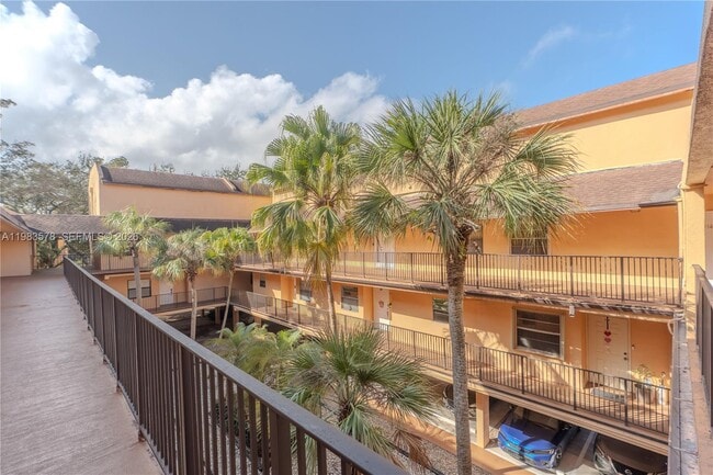 430 Commodore Dr in Plantation, FL - Building Photo - Building Photo