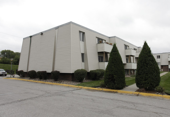 Windsor Woods in Omaha, NE - Foto de edificio - Building Photo