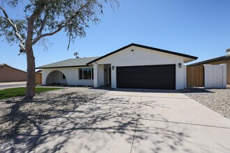 11202 N 43rd Dr in Glendale, AZ - Building Photo - Building Photo