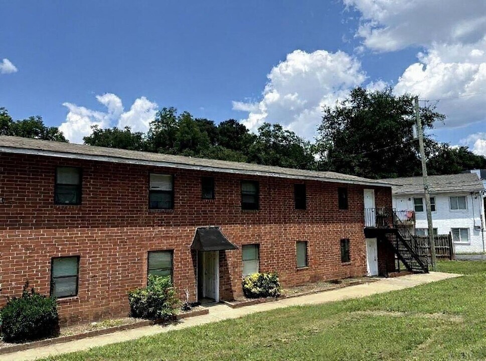 2167 M.L.K. Jr Dr SW in Atlanta, GA - Building Photo