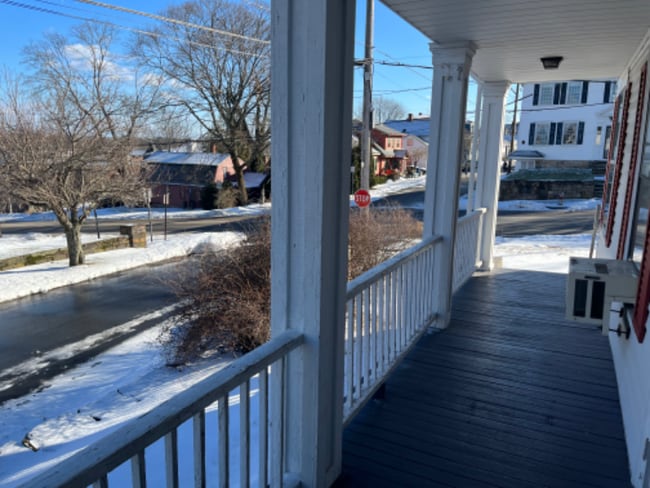 27 Division St in East Greenwich, RI - Building Photo - Building Photo