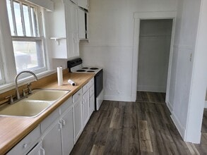 510 Pleasant St in Waterloo, IA - Building Photo - Building Photo