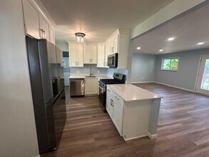 201 Sherwood Dr in Cranberry Township, PA - Building Photo - Building Photo