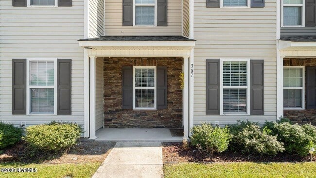 307 Glen Cannon Drive in Jacksonville, NC - Building Photo - Building Photo