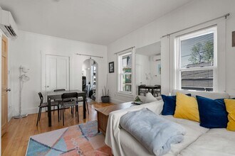 32 Richardson St in Somerville, MA - Foto de edificio - Building Photo