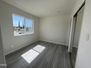 20473 Vanowen St in Los Angeles, CA - Building Photo - Building Photo