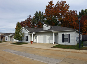 Newport Square Apartments in Warrensville Heights, OH - Building Photo - Building Photo