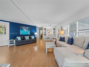 806 S Jade Dr in Key Largo, FL - Building Photo - Building Photo