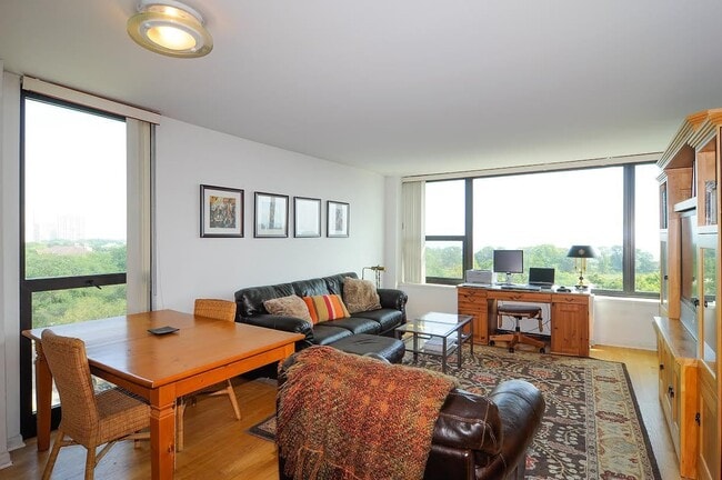 property at 1850 N Clark St