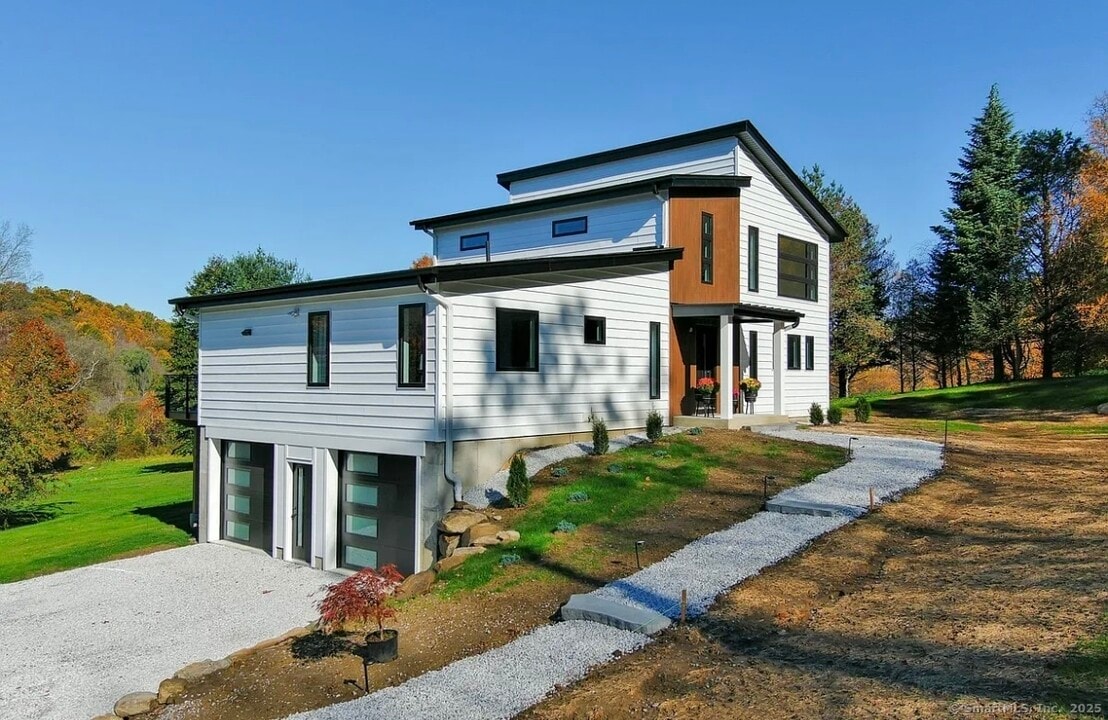 145-139 CT-39 in Sherman, CT - Building Photo