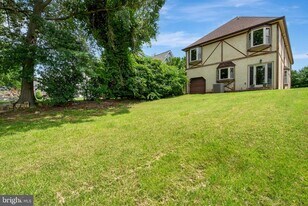 212 Greenland Beach Rd in Riviera Beach, MD - Building Photo