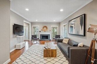 624 Augusta Dr in Houston, TX - Building Photo - Building Photo