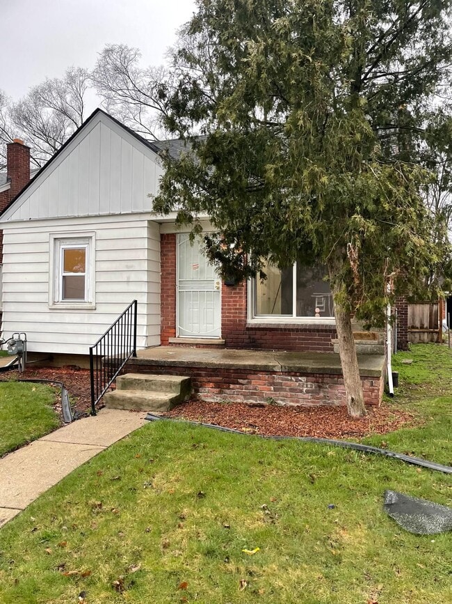 property at 18315 Shaftsbury Ave