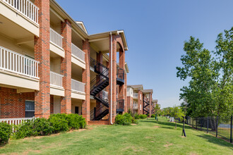 The Greens at Stillwater in Stillwater, OK - Foto de edificio - Building Photo