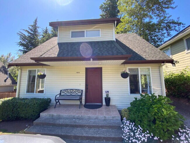 1125 Fruitland Dr in Bellingham, WA - Building Photo - Building Photo
