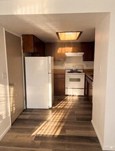 224 Ellingson Dr, Unit B in Pacific, WA - Foto de edificio - Building Photo