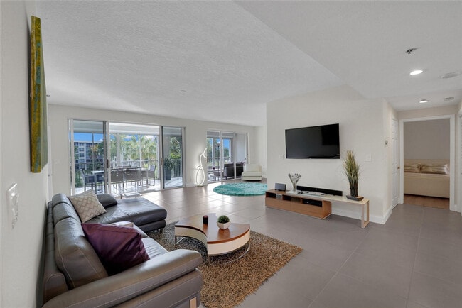 4108 W Palm Aire Dr in Pompano Beach, FL - Building Photo - Building Photo